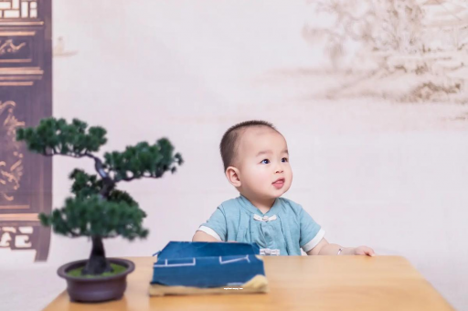 固始怀孕肚子中间凹两边凸